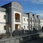 Սևանի բժշկական կենտրոնի տնօրենը մեղադրվում է խոշոր չափերի գույքի հափշտակության և խմբի կազմում կեղծիք կատարելու մեջ