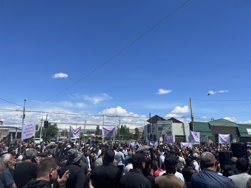 Արարատի մարզի Շահումյան համայնքում գազալցակայանների աշխատակիցները դիմել են Նիկոլ Փաշինյանին՝ խնդրելով վերաբացել գազալցակայանները և վերականգնել աշխատատեղերը