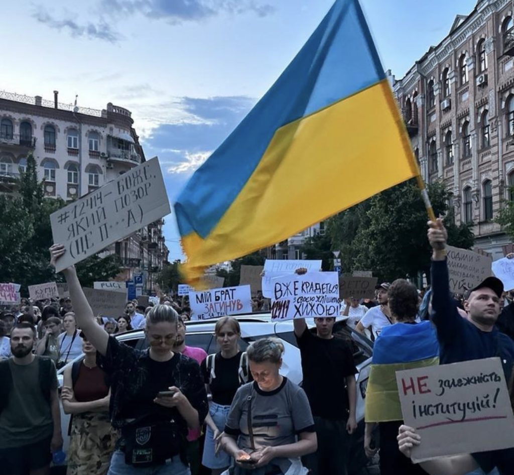 Զելենսկու որոշումը բողոքի ալիք է բարձրացրել Ուկրաինայում