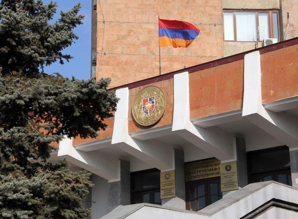 Դատարանը կասեցրել է տան աճուրդը, սակայն համասեփականատերերը պնդում են՝ հարկադիր կատարողը անտեսում է դատական որոշումը