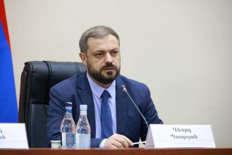 Որպես ԵԱՏՄ-ի լիարժեք անդամ և երկիր, որը մտահոգված է ԵԱՏՄ-ի ճակատագրով, ուզում ենք, որ այն լինի, աշխատի և գործի, ոչ թե, օրինակ՝ ՀԱՊԿ-ի նման. Պապոյանը՝ ԵԱՏՄ սահմանափակումների մասին